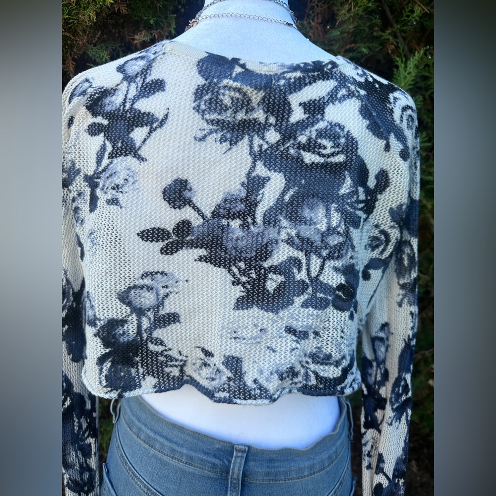 Silence + Noise Blue Floral Boyfriend Longsleeve See through Mesh Shirt size S - Picture 3 of 4